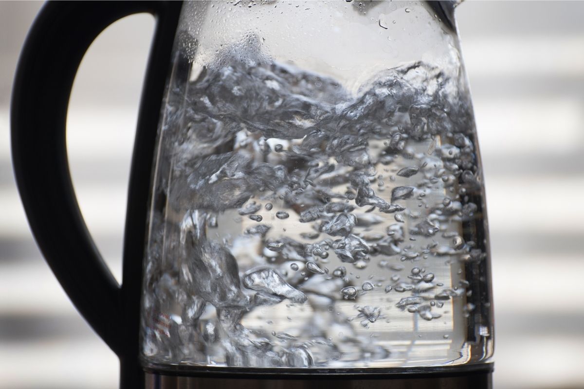 Boiling Water to Remove Chlorine Jug Free