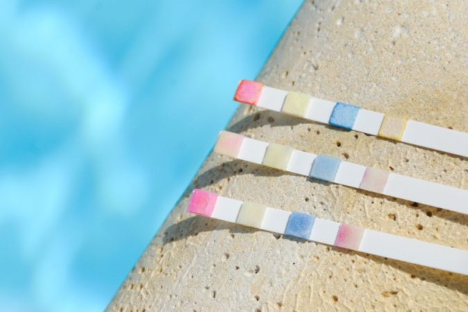 how to test salt pool water with test strips